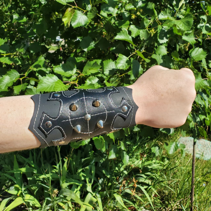 Spikes and Holnitens №359 Small Bracer