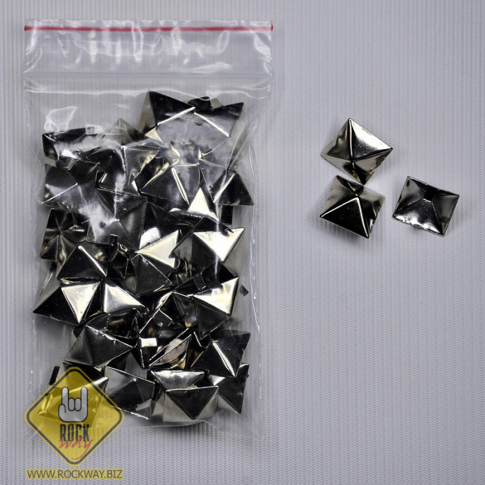 1.5 cm (50 Pieces) Pyramid Rivet