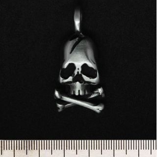 Skull with Bones (pth-092) Pendant