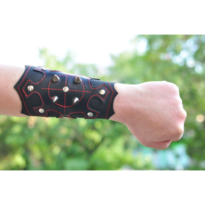 Spikes and Holnitens №340 Small Bracer