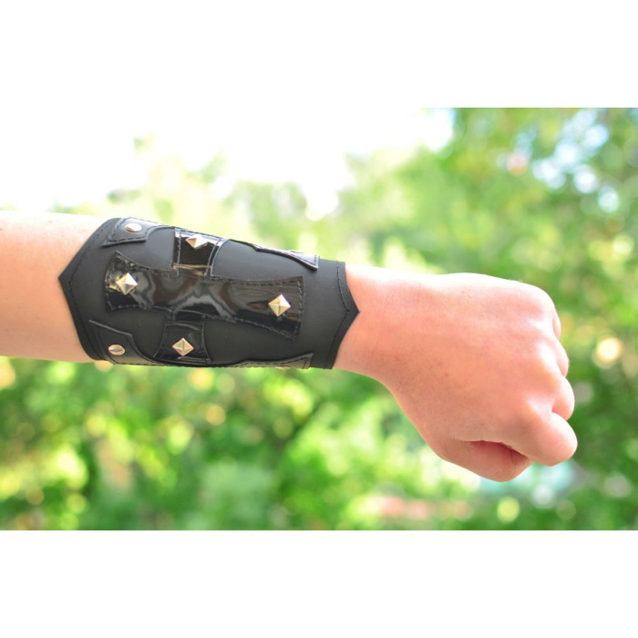 Holnitens and a Pyramid №342 Small Bracer