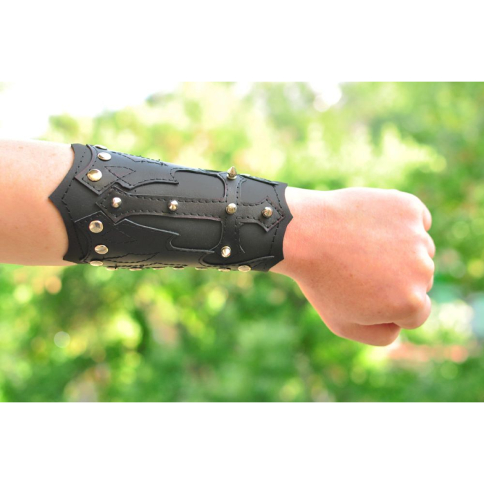 Spikes and Holnitens №343 Small Bracer