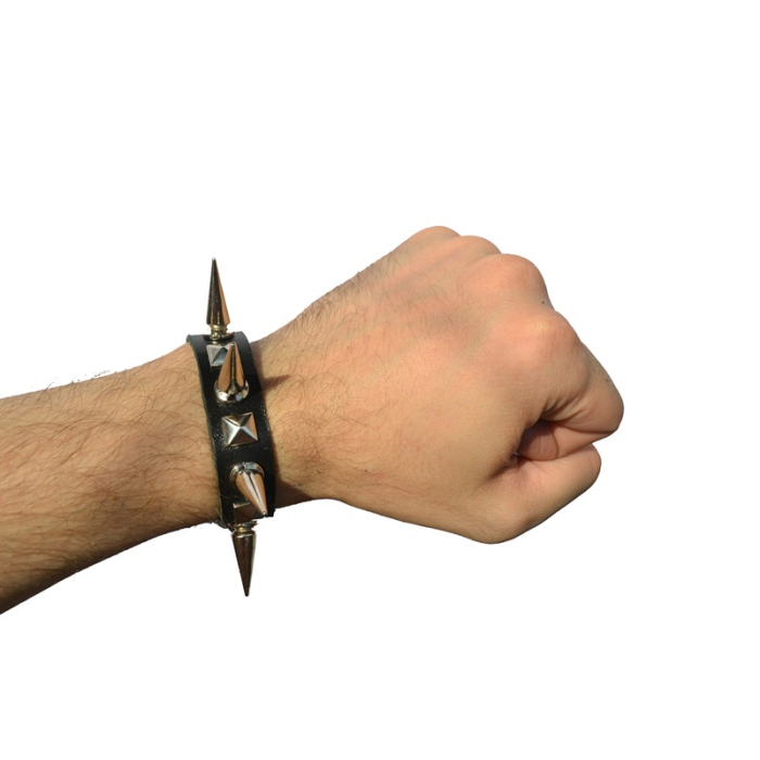 1 Row Spike with Pyramid №82 Wristband