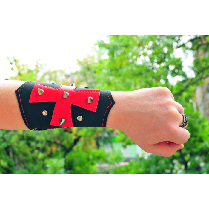 Spikes and Holnitens №345 Small Bracer