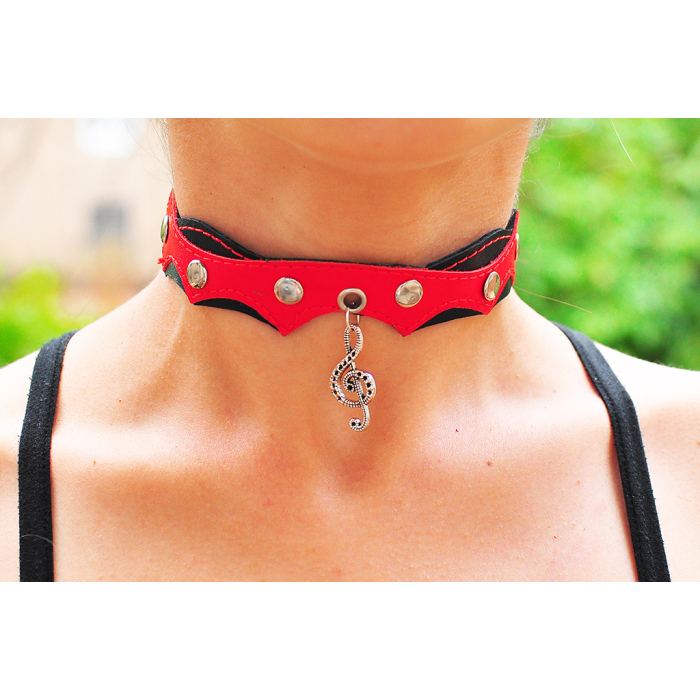 Treble Clef with a Pattern Pendant (Silver Color) (ar-001) Collar