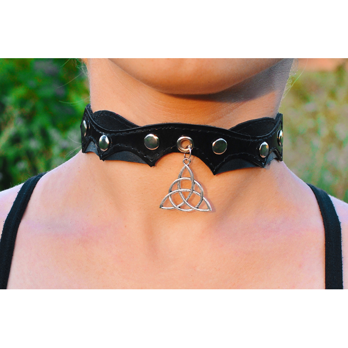 Triquetra Pendant (Enchanted) (ar-002) Collar