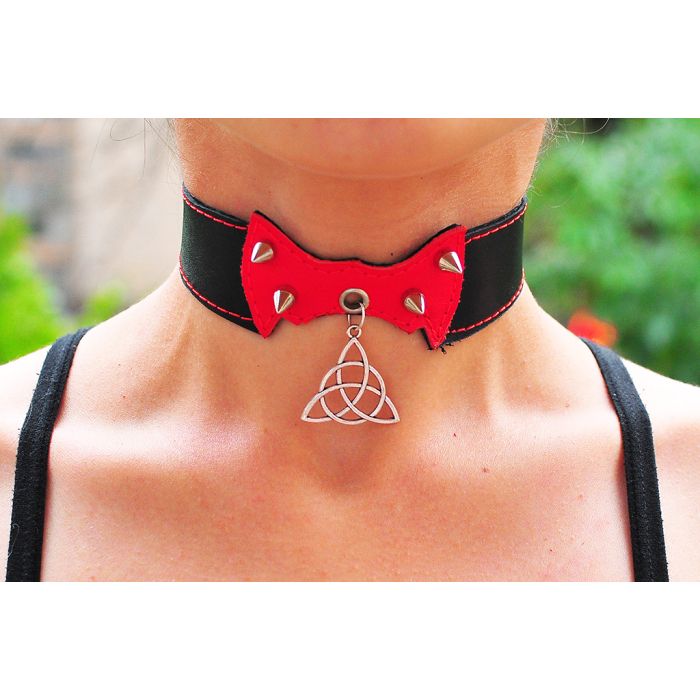 Triquetra (Enchanted) Pendant (ar-003) Collar