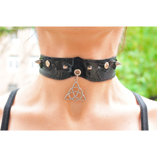 Triquetra (Enchanted) Pendant (ar-006) Collar
