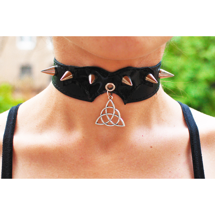 Triquetra (Enchanted) Pendant (ar-008) Collar