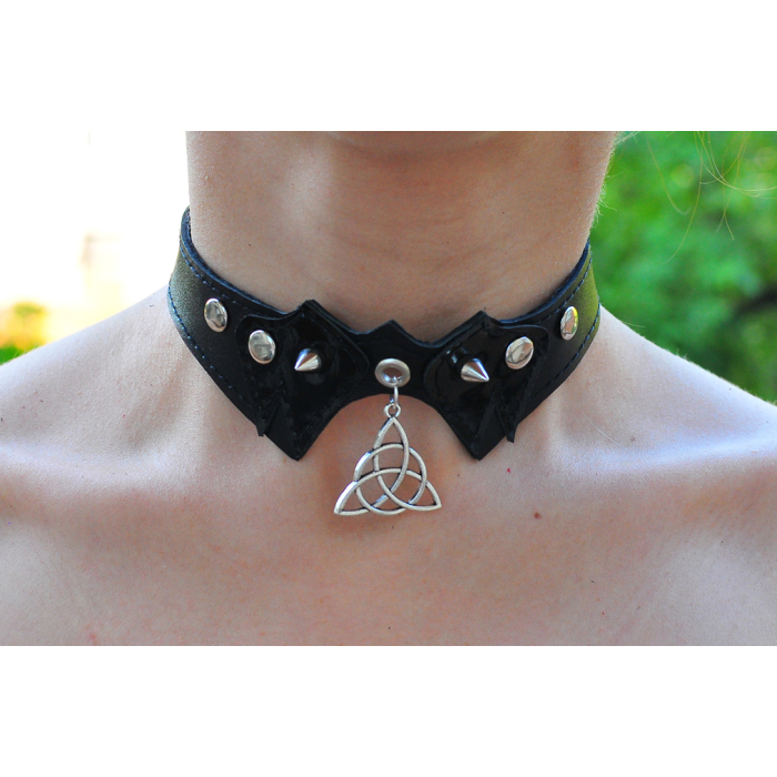 Triquetra (Enchanted) Pendant (ar-009) Collar