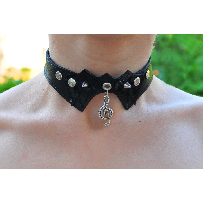 Treble Clef with a Pattern Pendant (Silver Color) (ar-009) Collar